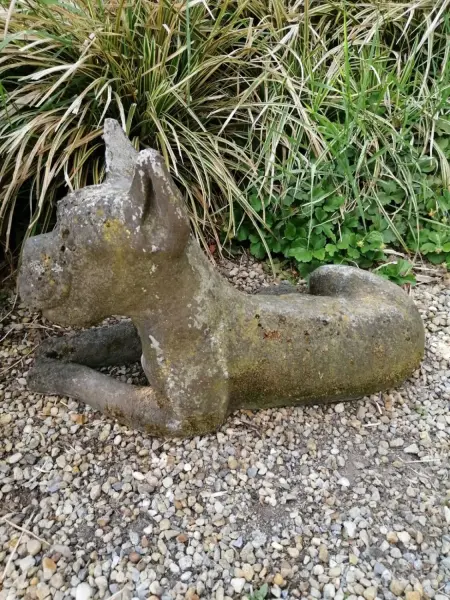 Artikelbild 3 des Artikels “liegender Hund ca 50cm, Steinguss “
